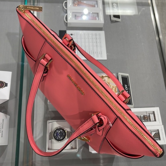 MICHAEL KORS Charlotte Large Leather Top-Zip Tote
Tea Rose - Picture 7 of 16